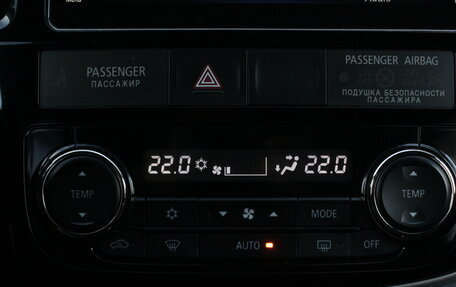 Mitsubishi Outlander III рестайлинг 3, 2018 год, 1 990 000 рублей, 15 фотография