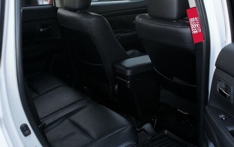 Mitsubishi Outlander III рестайлинг 3, 2018 год, 1 990 000 рублей, 21 фотография