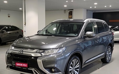 Mitsubishi Outlander III рестайлинг 3, 2020 год, 2 406 000 рублей, 1 фотография