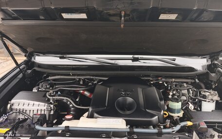 Toyota Land Cruiser Prado 150 рестайлинг 2, 2016 год, 4 100 000 рублей, 7 фотография