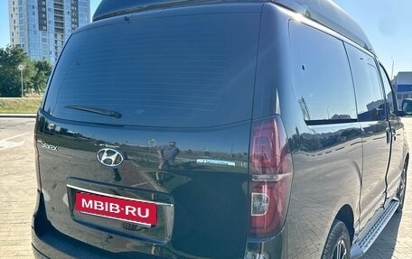 Hyundai Grand Starex Grand Starex I рестайлинг 2, 2019 год, 3 799 000 рублей, 25 фотография