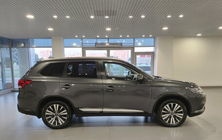 Mitsubishi Outlander III рестайлинг 3, 2020 год, 2 406 000 рублей, 5 фотография