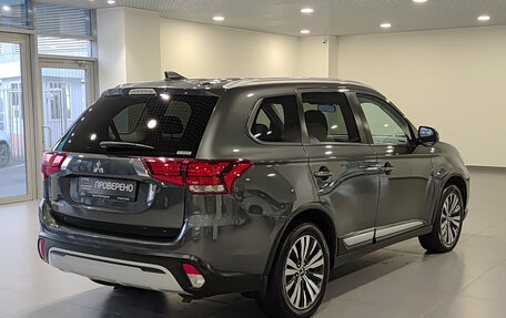 Mitsubishi Outlander III рестайлинг 3, 2020 год, 2 406 000 рублей, 6 фотография