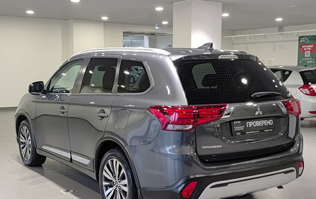 Mitsubishi Outlander III рестайлинг 3, 2020 год, 2 406 000 рублей, 8 фотография