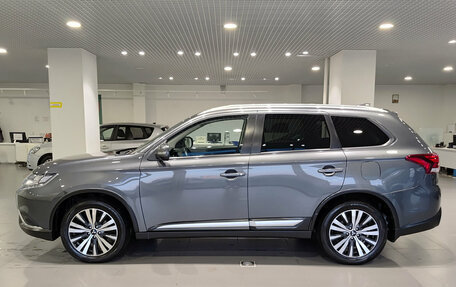 Mitsubishi Outlander III рестайлинг 3, 2020 год, 2 406 000 рублей, 10 фотография