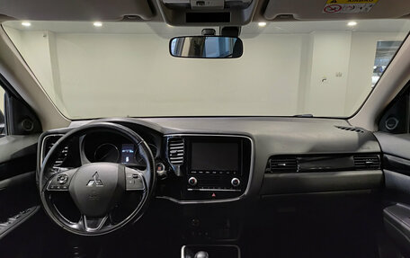 Mitsubishi Outlander III рестайлинг 3, 2020 год, 2 406 000 рублей, 17 фотография