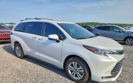 Toyota Sienna, 2024 год, 7 258 000 рублей, 4 фотография