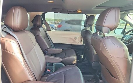 Toyota Sienna, 2024 год, 7 258 000 рублей, 11 фотография
