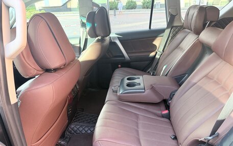 Toyota Land Cruiser Prado 150 рестайлинг 2, 2016 год, 4 600 000 рублей, 9 фотография