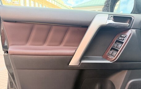 Toyota Land Cruiser Prado 150 рестайлинг 2, 2016 год, 4 600 000 рублей, 13 фотография