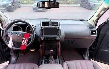 Toyota Land Cruiser Prado 150 рестайлинг 2, 2016 год, 4 600 000 рублей, 10 фотография