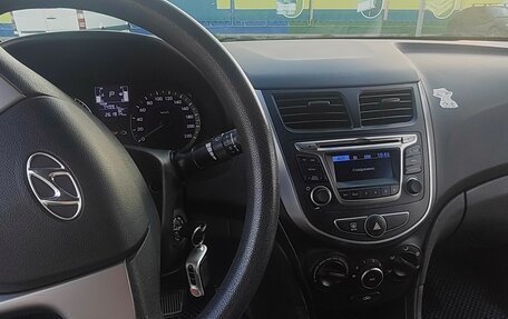 Hyundai Solaris II рестайлинг, 2016 год, 960 000 рублей, 21 фотография