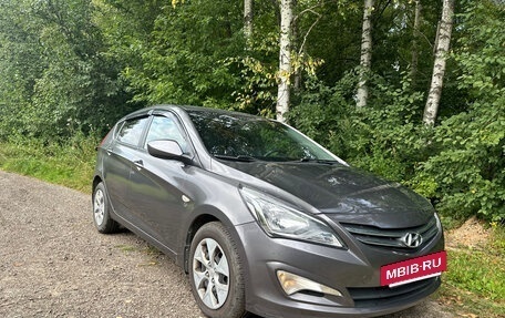Hyundai Solaris II рестайлинг, 2015 год, 1 150 000 рублей, 4 фотография