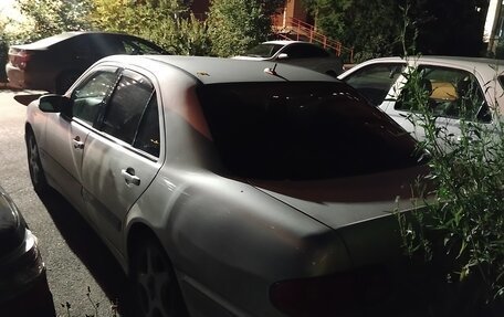 Mercedes-Benz E-Класс, 2000 год, 550 000 рублей, 6 фотография