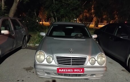 Mercedes-Benz E-Класс, 2000 год, 550 000 рублей, 4 фотография