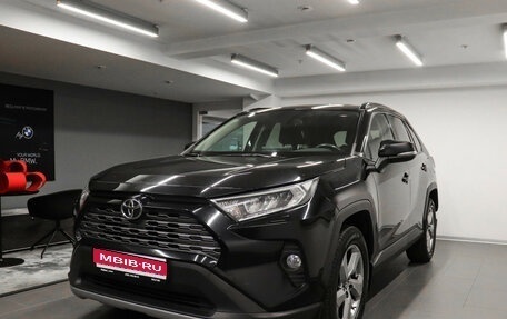 Toyota RAV4, 2021 год, 3 199 000 рублей, 1 фотография