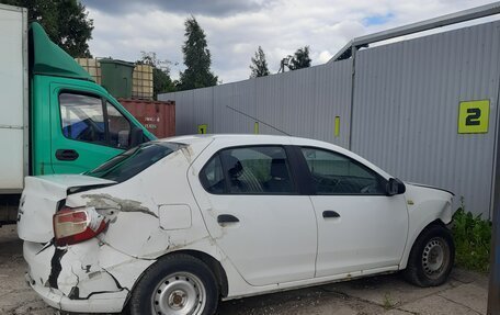 Renault Logan II, 2016 год, 200 000 рублей, 2 фотография