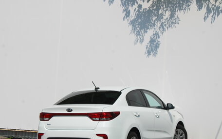 KIA Rio IV, 2018 год, 990 000 рублей, 4 фотография