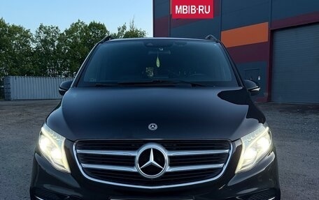 Mercedes-Benz V-Класс, 2018 год, 3 750 000 рублей, 2 фотография