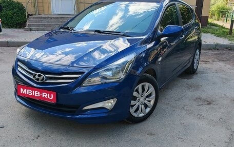 Hyundai Solaris II рестайлинг, 2015 год, 990 000 рублей, 3 фотография