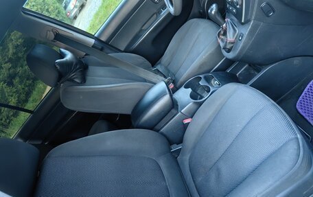 KIA Carens III (RP), 2011 год, 500 000 рублей, 14 фотография