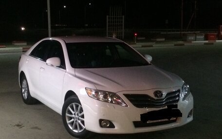 Toyota Camry, 2011 год, 800 000 рублей, 2 фотография