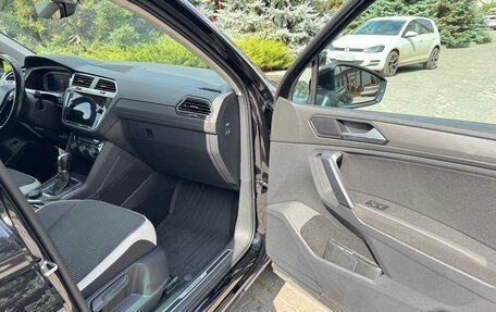 Volkswagen Tiguan II, 2019 год, 2 890 000 рублей, 17 фотография