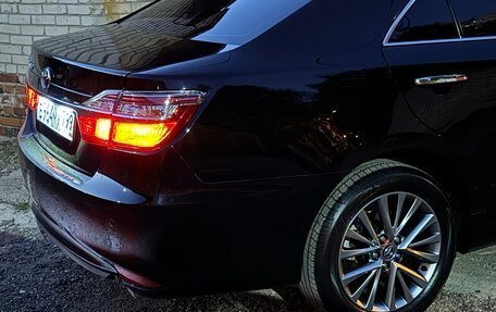 Toyota Camry, 2017 год, 3 650 000 рублей, 10 фотография
