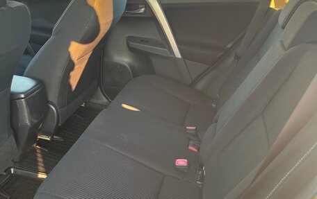 Toyota RAV4, 2015 год, 2 400 000 рублей, 10 фотография