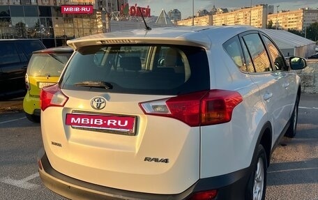 Toyota RAV4, 2015 год, 2 400 000 рублей, 4 фотография