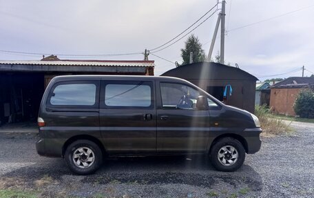Hyundai H-1 II рестайлинг, 2006 год, 800 000 рублей, 2 фотография