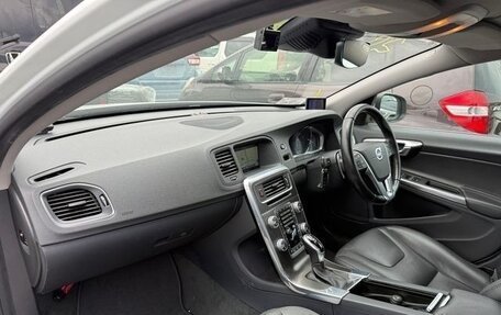 Volvo V60 I, 2017 год, 967 911 рублей, 9 фотография