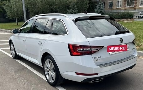 Skoda Superb III рестайлинг, 2019 год, 2 550 000 рублей, 3 фотография
