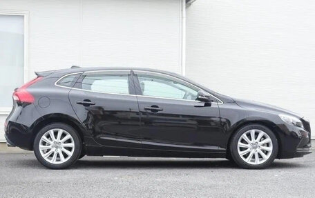 Volvo V40 II рестайлинг, 2015 год, 798 008 рублей, 3 фотография