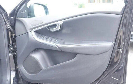 Volvo V40 II рестайлинг, 2015 год, 798 008 рублей, 9 фотография