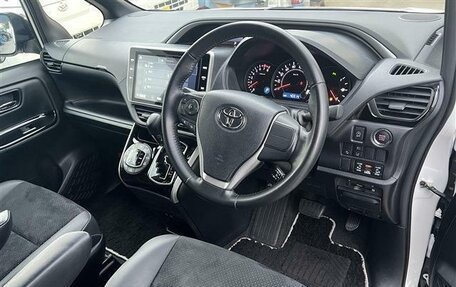 Toyota Voxy III, 2021 год, 1 715 000 рублей, 7 фотография