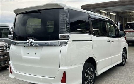 Toyota Voxy III, 2021 год, 1 715 000 рублей, 6 фотография