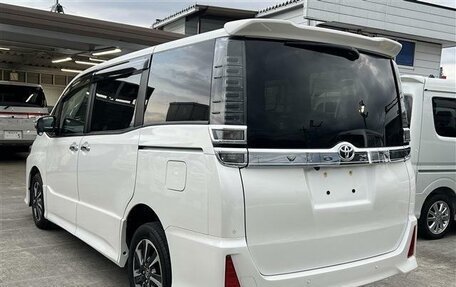 Toyota Voxy III, 2021 год, 1 715 000 рублей, 4 фотография