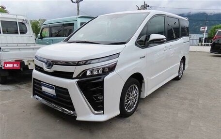 Toyota Voxy III, 2021 год, 1 715 000 рублей, 3 фотография