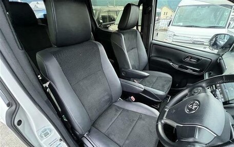 Toyota Voxy III, 2021 год, 1 715 000 рублей, 16 фотография