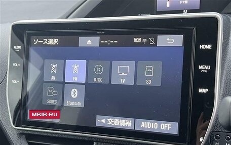 Toyota Voxy III, 2021 год, 1 715 000 рублей, 14 фотография