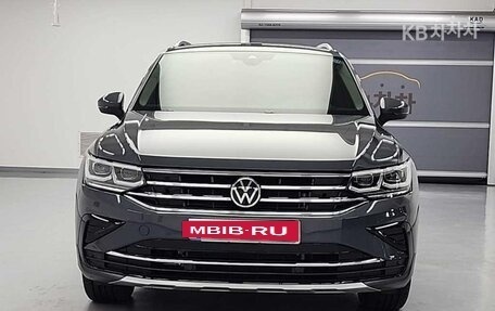 Volkswagen Tiguan II, 2023 год, 2 543 010 рублей, 2 фотография