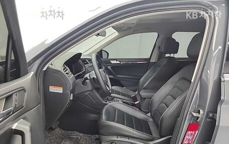 Volkswagen Tiguan II, 2023 год, 2 543 010 рублей, 10 фотография