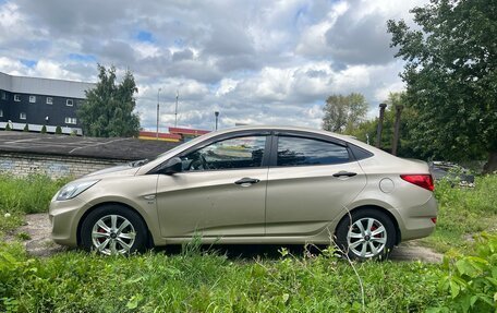 Hyundai Solaris II рестайлинг, 2013 год, 700 000 рублей, 12 фотография