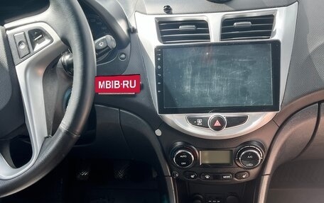 Hyundai Solaris II рестайлинг, 2013 год, 700 000 рублей, 14 фотография