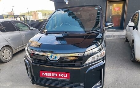 Toyota Voxy III, 2020 год, 1 930 000 рублей, 2 фотография