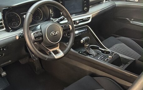 KIA K5, 2021 год, 1 900 000 рублей, 9 фотография