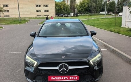 Mercedes-Benz A-Класс, 2019 год, 2 100 000 рублей, 2 фотография