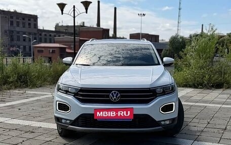 Volkswagen T-Roc I, 2022 год, 1 420 000 рублей, 2 фотография