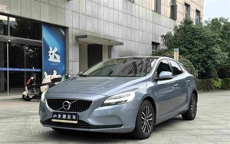 Volvo V40 II рестайлинг, 2018 год, 1 150 000 рублей, 1 фотография
